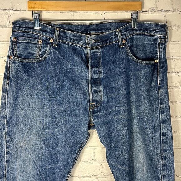 Levi’s Mens 501 Button Fly Straight Jeans size W40 x L30 - Picture 2 of 10
